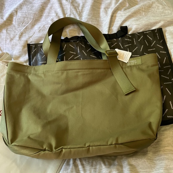 NWT Lululemon Clean Lines Tote Bag *Canvas, 22 L, Bronze Green - Picture 3 of 6